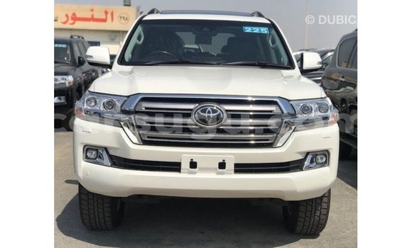 Sayi Imported Toyota Land Cruiser White Mota in Import - Dubai a Burkina Faso Sayi Imported Toyota Land Cruiser White Mota in Import - Dubai a Burkina Faso