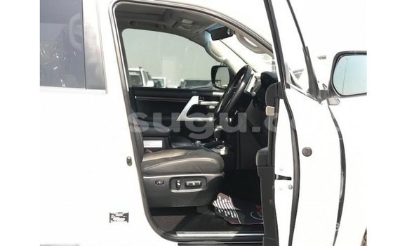 Sayi Imported Toyota Land Cruiser White Mota in Import - Dubai a Burkina Faso Sayi Imported Toyota Land Cruiser White Mota in Import - Dubai a Burkina Faso