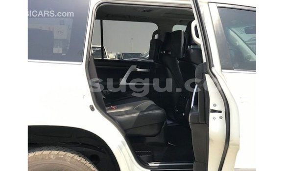 Sayi Imported Toyota Land Cruiser White Mota in Import - Dubai a Burkina Faso Sayi Imported Toyota Land Cruiser White Mota in Import - Dubai a Burkina Faso