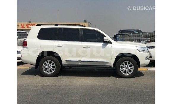 Sayi Imported Toyota Land Cruiser White Mota in Import - Dubai a Burkina Faso Sayi Imported Toyota Land Cruiser White Mota in Import - Dubai a Burkina Faso