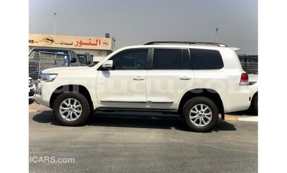 Sayi Imported Toyota Land Cruiser White Mota in Import - Dubai a Burkina Faso Sayi Imported Toyota Land Cruiser White Mota in Import - Dubai a Burkina Faso