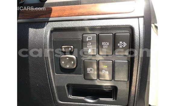 Sayi Imported Toyota Land Cruiser White Mota in Import - Dubai a Burkina Faso Sayi Imported Toyota Land Cruiser White Mota in Import - Dubai a Burkina Faso