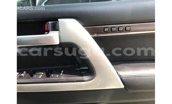 Sayi Imported Toyota Land Cruiser White Mota in Import - Dubai a Burkina Faso Sayi Imported Toyota Land Cruiser White Mota in Import - Dubai a Burkina Faso