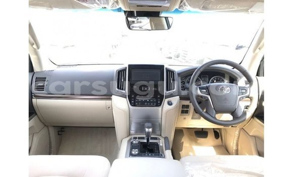 Sayi Imported Toyota Land Cruiser White Mota in Import - Dubai a Burkina Faso Sayi Imported Toyota Land Cruiser White Mota in Import - Dubai a Burkina Faso