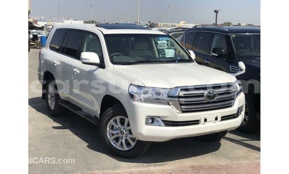Sayi Imported Toyota Land Cruiser White Mota in Import - Dubai a Burkina Faso Sayi Imported Toyota Land Cruiser White Mota in Import - Dubai a Burkina Faso