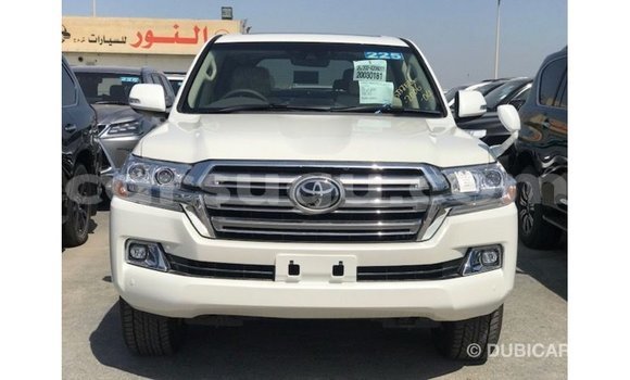 Sayi Imported Toyota Land Cruiser White Mota in Import - Dubai a Burkina Faso Sayi Imported Toyota Land Cruiser White Mota in Import - Dubai a Burkina Faso