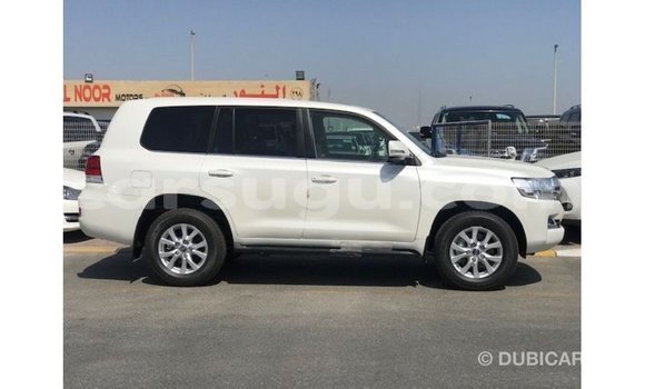 Sayi Imported Toyota Land Cruiser White Mota in Import - Dubai a Burkina Faso Sayi Imported Toyota Land Cruiser White Mota in Import - Dubai a Burkina Faso