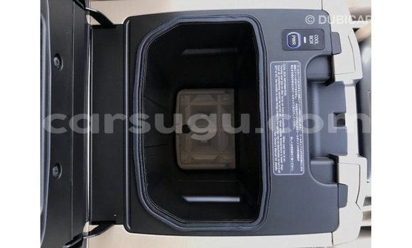 Sayi Imported Toyota Land Cruiser White Mota in Import - Dubai a Burkina Faso Sayi Imported Toyota Land Cruiser White Mota in Import - Dubai a Burkina Faso