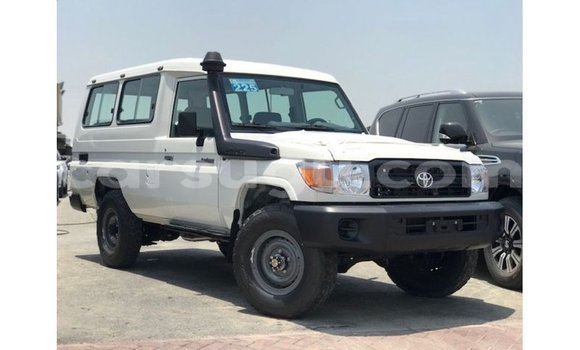 Sayi Imported Toyota Land Cruiser White Mota in Import - Dubai a Burkina Faso Sayi Imported Toyota Land Cruiser White Mota in Import - Dubai a Burkina Faso