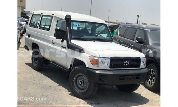 Sayi Imported Toyota Land Cruiser White Mota in Import - Dubai a Burkina Faso Sayi Imported Toyota Land Cruiser White Mota in Import - Dubai a Burkina Faso