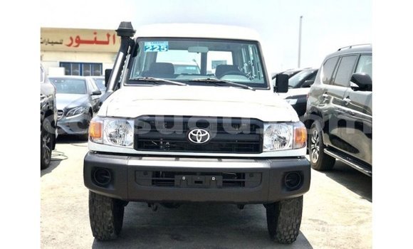 Sayi Imported Toyota Land Cruiser White Mota in Import - Dubai a Burkina Faso Sayi Imported Toyota Land Cruiser White Mota in Import - Dubai a Burkina Faso