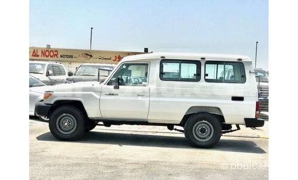 Sayi Imported Toyota Land Cruiser White Mota in Import - Dubai a Burkina Faso Sayi Imported Toyota Land Cruiser White Mota in Import - Dubai a Burkina Faso