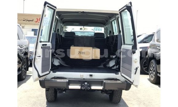 Sayi Imported Toyota Land Cruiser White Mota in Import - Dubai a Burkina Faso Sayi Imported Toyota Land Cruiser White Mota in Import - Dubai a Burkina Faso