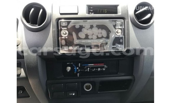 Sayi Imported Toyota Land Cruiser White Mota in Import - Dubai a Burkina Faso Sayi Imported Toyota Land Cruiser White Mota in Import - Dubai a Burkina Faso