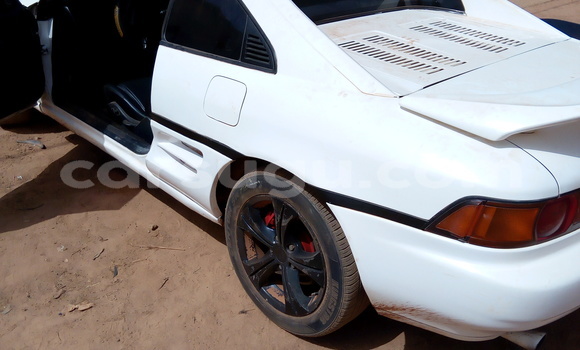 Acheter Occasion Voiture Toyota MR2 Blanc à Ouagadougou au Burkina-Faso Acheter Occasion Voiture Toyota MR2 Blanc à Ouagadougou au Burkina-Faso