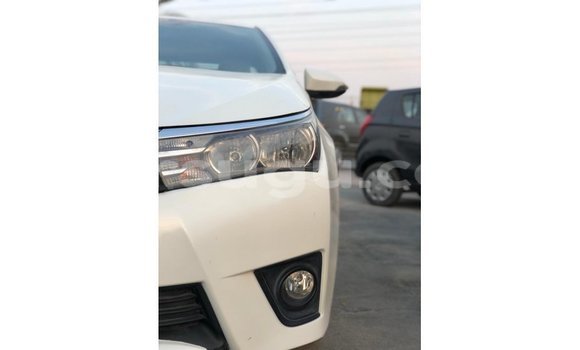 Sayi Imported Toyota Corolla White Mota in Import - Dubai a Burkina Faso Sayi Imported Toyota Corolla White Mota in Import - Dubai a Burkina Faso