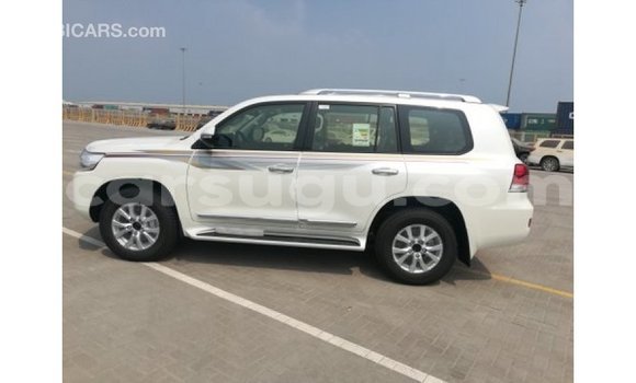 Acheter Import Voiture Toyota Land Cruiser Blanc à Import - Dubai, Burkina-Faso Acheter Import Voiture Toyota Land Cruiser Blanc à Import - Dubai, Burkina-Faso