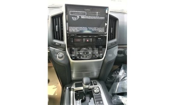 Acheter Import Voiture Toyota Land Cruiser Blanc à Import - Dubai, Burkina-Faso Acheter Import Voiture Toyota Land Cruiser Blanc à Import - Dubai, Burkina-Faso