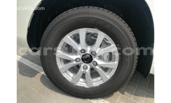 Acheter Import Voiture Toyota Land Cruiser Blanc à Import - Dubai, Burkina-Faso Acheter Import Voiture Toyota Land Cruiser Blanc à Import - Dubai, Burkina-Faso