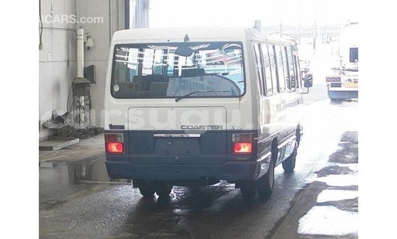 Sayi Imported Toyota Coaster White Mota in Import - Dubai a Burkina Faso Sayi Imported Toyota Coaster White Mota in Import - Dubai a Burkina Faso