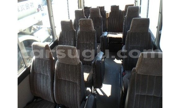Sayi Imported Toyota Coaster White Mota in Import - Dubai a Burkina Faso Sayi Imported Toyota Coaster White Mota in Import - Dubai a Burkina Faso