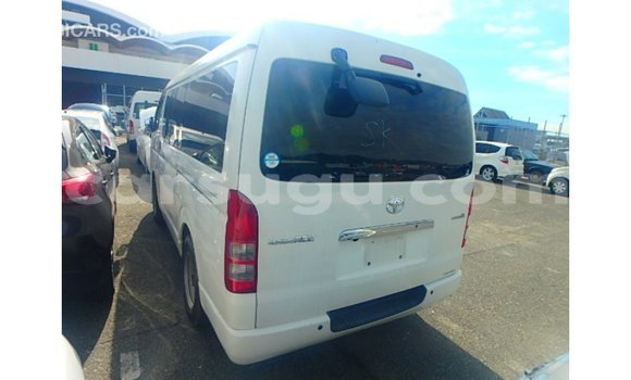 Sayi Imported Toyota Hiace White Mota in Import - Dubai a Burkina Faso Sayi Imported Toyota Hiace White Mota in Import - Dubai a Burkina Faso