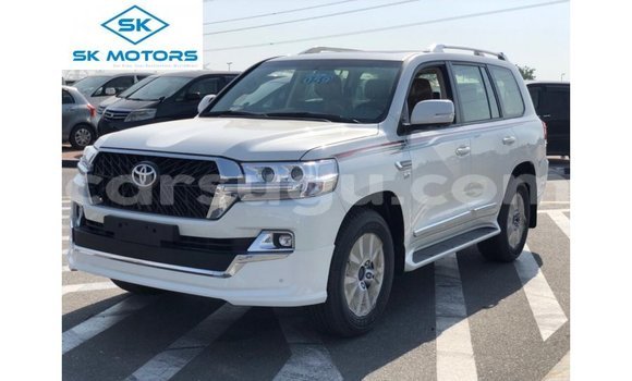 Sayi Imported Toyota Land Cruiser White Mota in Import - Dubai a Burkina Faso Sayi Imported Toyota Land Cruiser White Mota in Import - Dubai a Burkina Faso