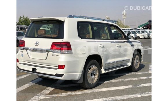Sayi Imported Toyota Land Cruiser White Mota in Import - Dubai a Burkina Faso Sayi Imported Toyota Land Cruiser White Mota in Import - Dubai a Burkina Faso