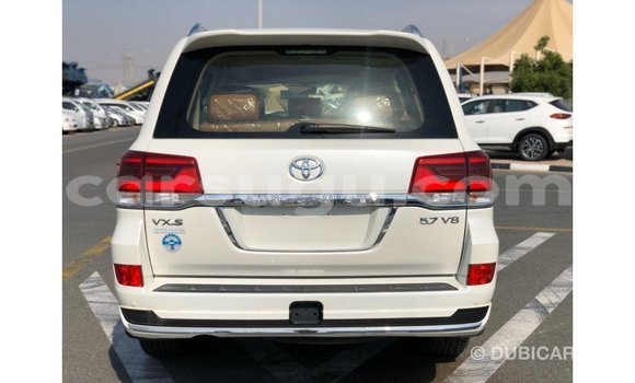 Sayi Imported Toyota Land Cruiser White Mota in Import - Dubai a Burkina Faso Sayi Imported Toyota Land Cruiser White Mota in Import - Dubai a Burkina Faso