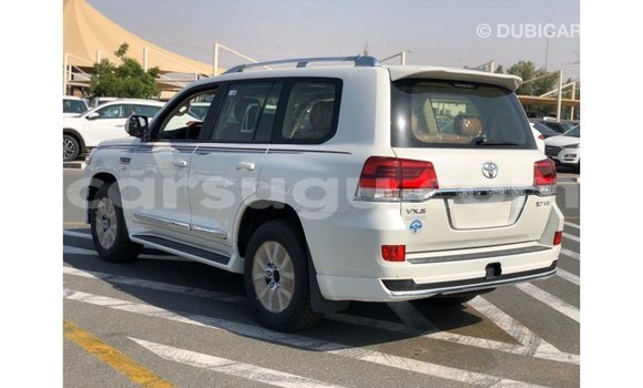 Sayi Imported Toyota Land Cruiser White Mota in Import - Dubai a Burkina Faso Sayi Imported Toyota Land Cruiser White Mota in Import - Dubai a Burkina Faso