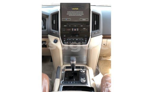 Sayi Imported Toyota Land Cruiser White Mota in Import - Dubai a Burkina Faso Sayi Imported Toyota Land Cruiser White Mota in Import - Dubai a Burkina Faso