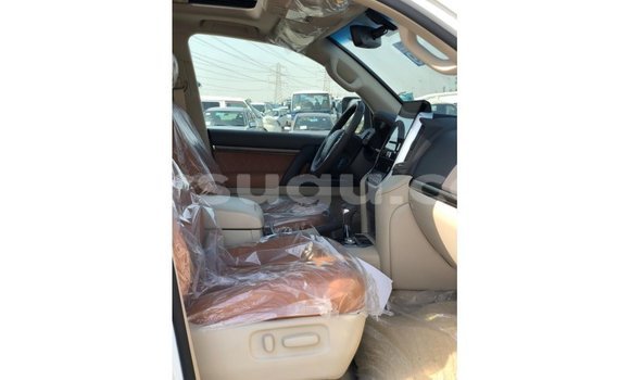 Sayi Imported Toyota Land Cruiser White Mota in Import - Dubai a Burkina Faso Sayi Imported Toyota Land Cruiser White Mota in Import - Dubai a Burkina Faso