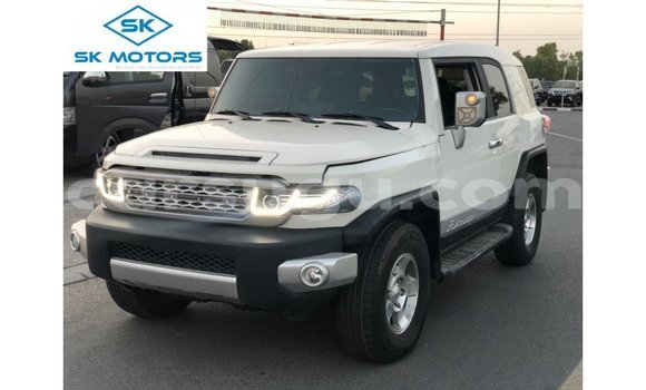 Sayi Imported Toyota FJ Cruiser White Mota in Import - Dubai a Burkina Faso Sayi Imported Toyota FJ Cruiser White Mota in Import - Dubai a Burkina Faso