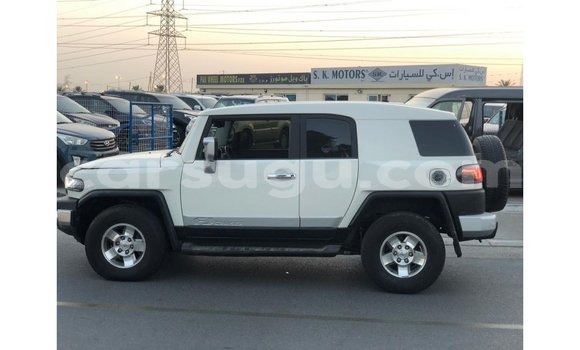 Sayi Imported Toyota FJ Cruiser White Mota in Import - Dubai a Burkina Faso Sayi Imported Toyota FJ Cruiser White Mota in Import - Dubai a Burkina Faso