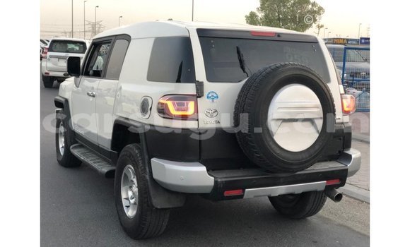 Sayi Imported Toyota FJ Cruiser White Mota in Import - Dubai a Burkina Faso Sayi Imported Toyota FJ Cruiser White Mota in Import - Dubai a Burkina Faso