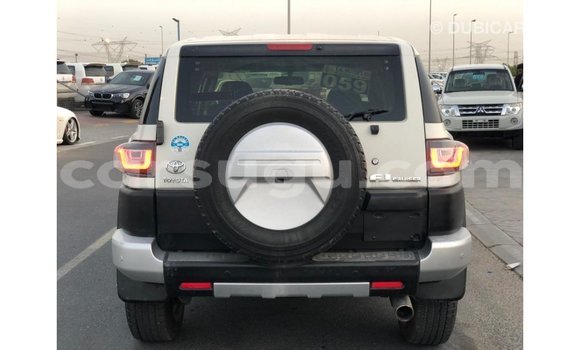 Sayi Imported Toyota FJ Cruiser White Mota in Import - Dubai a Burkina Faso Sayi Imported Toyota FJ Cruiser White Mota in Import - Dubai a Burkina Faso
