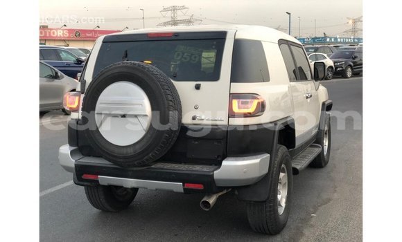 Sayi Imported Toyota FJ Cruiser White Mota in Import - Dubai a Burkina Faso Sayi Imported Toyota FJ Cruiser White Mota in Import - Dubai a Burkina Faso