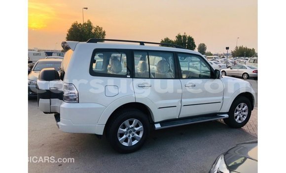 Sayi Imported Mitsubishi Pajero White Mota in Import - Dubai a Burkina Faso Sayi Imported Mitsubishi Pajero White Mota in Import - Dubai a Burkina Faso