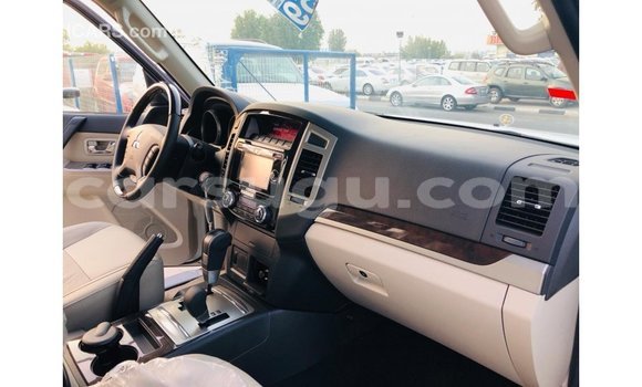 Sayi Imported Mitsubishi Pajero White Mota in Import - Dubai a Burkina Faso Sayi Imported Mitsubishi Pajero White Mota in Import - Dubai a Burkina Faso
