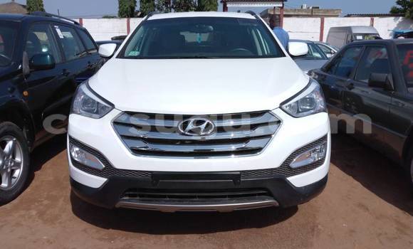Acheter Occasion Voiture Hyundai Santa Fe Blanc à Ouagadougou au Burkina-Faso Acheter Occasion Voiture Hyundai Santa Fe Blanc à Ouagadougou au Burkina-Faso