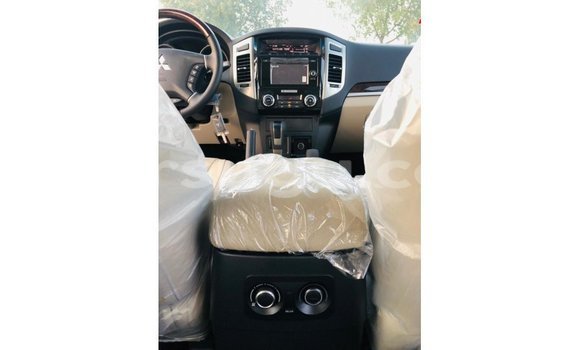 Sayi Imported Mitsubishi Pajero White Mota in Import - Dubai a Burkina Faso Sayi Imported Mitsubishi Pajero White Mota in Import - Dubai a Burkina Faso