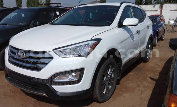 Acheter Occasion Voiture Hyundai Santa Fe Blanc à Ouagadougou, Burkina-Faso Acheter Occasion Voiture Hyundai Santa Fe Blanc à Ouagadougou, Burkina-Faso