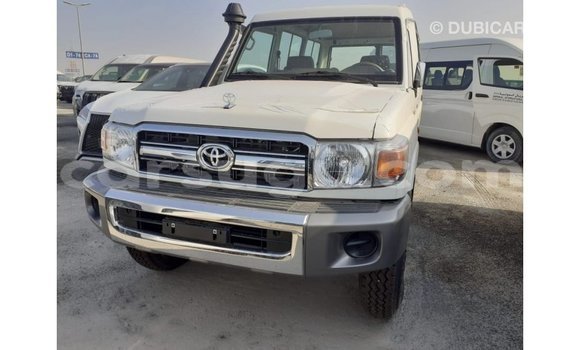 Acheter Import Voiture Toyota Land Cruiser Blanc à Import - Dubai, Burkina-Faso Acheter Import Voiture Toyota Land Cruiser Blanc à Import - Dubai, Burkina-Faso