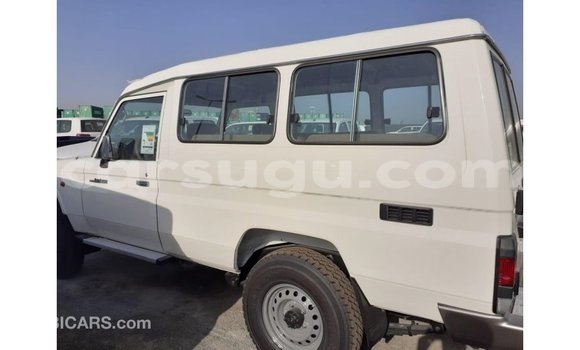 Acheter Import Voiture Toyota Land Cruiser Blanc à Import - Dubai, Burkina-Faso Acheter Import Voiture Toyota Land Cruiser Blanc à Import - Dubai, Burkina-Faso