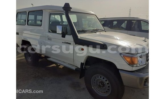 Acheter Import Voiture Toyota Land Cruiser Blanc à Import - Dubai, Burkina-Faso Acheter Import Voiture Toyota Land Cruiser Blanc à Import - Dubai, Burkina-Faso