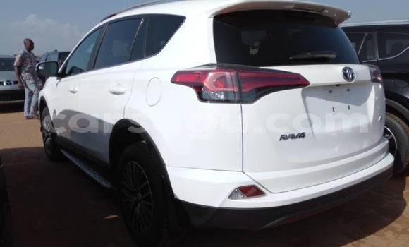 Acheter Occasion Voiture Toyota RAV4 Blanc à Ouagadougou, Burkina-Faso Acheter Occasion Voiture Toyota RAV4 Blanc à Ouagadougou, Burkina-Faso