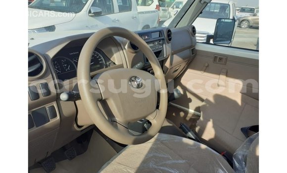 Acheter Import Voiture Toyota Land Cruiser Blanc à Import - Dubai, Burkina-Faso Acheter Import Voiture Toyota Land Cruiser Blanc à Import - Dubai, Burkina-Faso