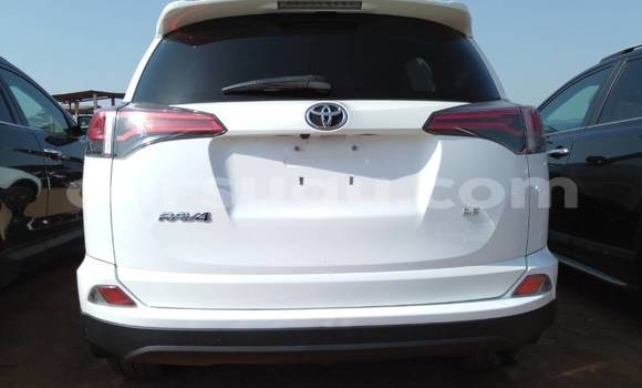 Acheter Occasion Voiture Toyota RAV4 Blanc à Ouagadougou, Burkina-Faso Acheter Occasion Voiture Toyota RAV4 Blanc à Ouagadougou, Burkina-Faso