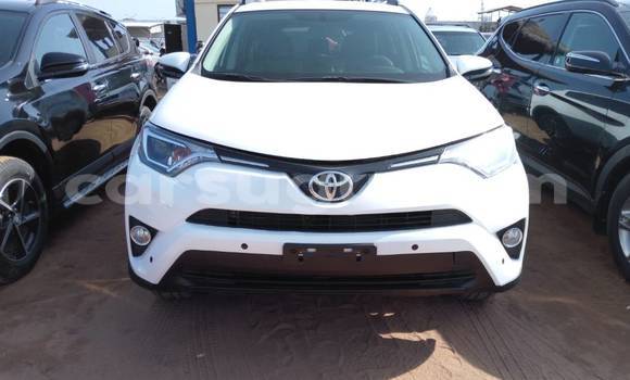 Acheter Occasion Voiture Toyota RAV4 Blanc à Ouagadougou au Burkina-Faso Acheter Occasion Voiture Toyota RAV4 Blanc à Ouagadougou au Burkina-Faso