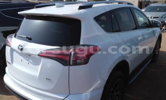 Acheter Occasion Voiture Toyota RAV4 Blanc à Ouagadougou, Burkina-Faso Acheter Occasion Voiture Toyota RAV4 Blanc à Ouagadougou, Burkina-Faso
